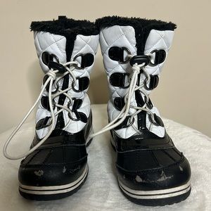 🖤🤍 Kid Totes Winter Boots